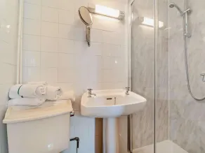 Dunoon - Sleeps 17 - Group Retreat with Parking - Image 2