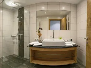 Cozy Apartment Near Ski Area in Mayrhofen - Image 2