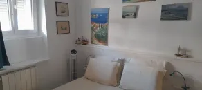 Gaby Gite T3 vender ud mod havfødderne i vandet i Provence, Blue Coast CARRO - Image 4