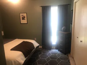 Just minutes from the Square and the Grove-Comfy beds, quiet neighborhood - Image 4