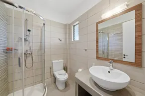 Alexandra Apartment 13 with Private Balcony & Wi-Fi - Image 3
