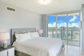 Lovely 2-Bedroom Oceanfront condo - Image 4