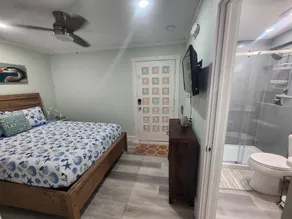 Studio Sea- studio with queen bed, living room, fully stocked kitchen& full bath - Image 5