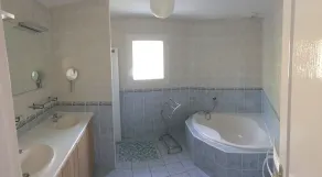 Luxury Villa Sleeps 8  with Private Heated Pool Nr Lake/Beach - Image 2