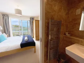 Beautiful Porth beach front 3 bedroom apartment - Image 5