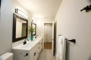 Retreat 5 bed, 4 room 3.8 mi. from Redding Airport - Image 2