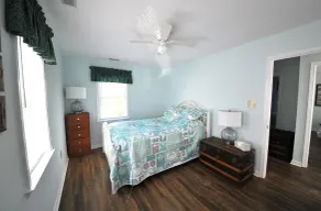 Walking distance to shopping, restaurants, entertainment, and the Chesapeake Bay - Image 4
