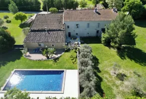 Sublime mas provençal de caractère rénové avec une grande piscine - Image 5
