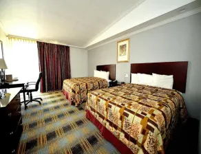 COURTYARD ROOM, 2 QUEEN BEDS WITH RIVER-VIEW - Image 3
