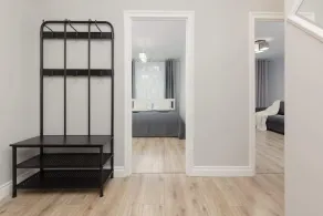 Sunny Apartment | 2 Bedrooms, Balcony and Air Conditioning - Image 5