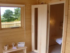 Pretty, Romantic Cornish Cottage with Hot Tub & Sauna near the Beach - Image 2