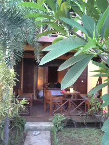 Comfortable Garden Queen room with hot water and TV - Image 3