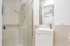 Holiday Townhouse Moffat Beach - Image 2