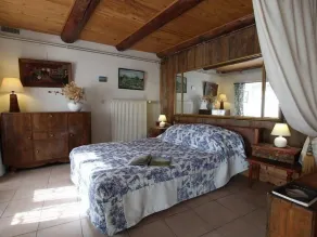 Gîte chaleureux entre festivals, nature et confort avec wifi à Jullianges - Image 3