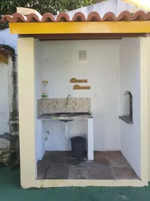 Comfortable 3/4 bedroom house with patio, 100 m from the beach - Image 3