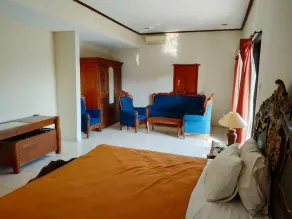 5 Bedroom Villa with poll - Image 5