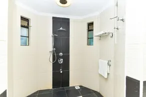 THE PREMIER SUITES - Image 2
