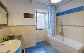 Impresionante casa de 3 habitaciones en Uscio - Image 2