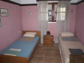 Alonaki Seafront Cottage - Image 3