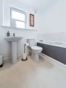Hilton Wynd Apartment, Rosyth M90 near Edinburgh - Image 2