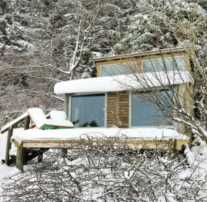 Beautiful quirky log cabin situated at the foot of Llandegla Forest - Image 3