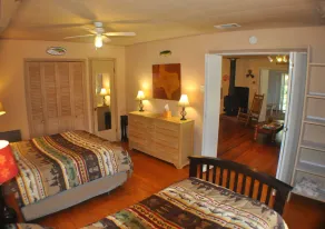 Sherwood Pines Inn -Spacious 2-bedroom at Texoma sleeps up to 8! - Image 5