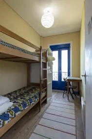 Stort hus ved vandet på en ø uden biler - Image 4