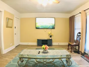 King Bed/Sleeps 4/Furnished Private APT/In-Unit Washer Dryer/Smart HDTV - Image 3