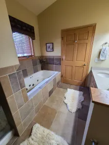 Cozy Luxury Townhome with 2 bunk beds. Family, Pet and Fun Friendly - Image 5
