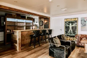 Lodge di lusso con vasca idromassaggio, spa, sauna, palestra e sala giochi - Image 2
