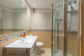 Seafront Apartment “Frente al mar” with Sea View, Wi-Fi, A/C & Terrace; Parking Available - Image 4