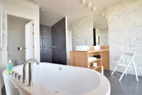 Wunderschöne Designervilla mit atemberaubender Aussicht. - Image 3
