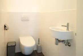 Detached bungalow with 4 bedrooms, 2 bathrooms and a terrace - Image 2