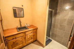 Beautiful chalet, private garden, hot-tub, 2 minutes' walk to Samoens centre - Image 4