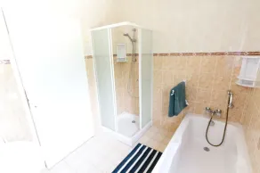 5-bed house with pool in Dordogne, walk to beach and restaurants - Image 2