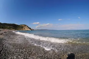 Sunny location near the sea - Image 5