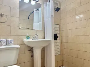 Downtown City View Renovated 2 beds Free Parking LM1503 - Image 4