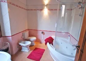 Historisk villa, privat pool og haver, udendørs køkken / spisestue, wifi, i landsbyen - Image 2