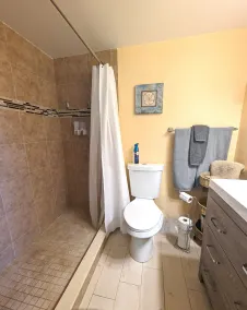 Affordable ONE BR Main Floor Condo RIGHT ON THE BEACH - KING Bed & Heated POOL! - Image 3