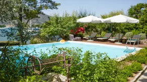 Superb waterfront villa with private pool, jetty, motorboat included and sauna - Image 4