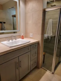 Northern Michigan Retreat- Upscale finishes +Prime location-close to LAKE's - Image 3