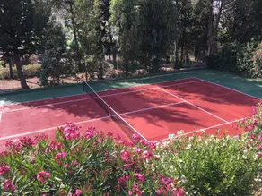 Atemberaubende 2-stöckige Villa mit Pool und Tennisplatz - Image 2