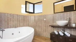 2LLEV02 -Beautiful house for 8 people with private pool located in a quiet area near the beach - Image 3