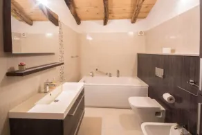 Fully fenced, private pool, completely air-conditioned, pet friendly - Image 3