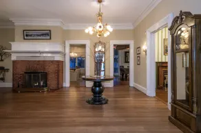 A Grand property in Historic Stockbridge - Image 3