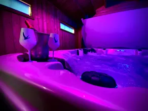 Anchor Hot tub suite in Lytham St Annes - Image 3