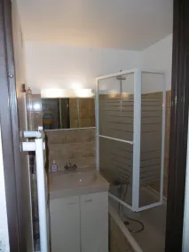 flat 4 people 2 stars - Image 2
