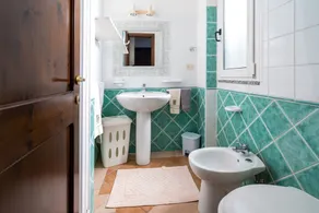 Apartamento 'Appartamento Ginepro 2' con terraza privada, Wi-Fi y aire acondicionado - Image 2
