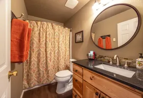 Devon Court - Adorable Remodeled, Quiet, Near Town, Fenced Yard, Pet Friendly - Image 3