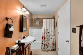 Cozy 3br  2bath with and Fully Fenced Yard ! - Image 5